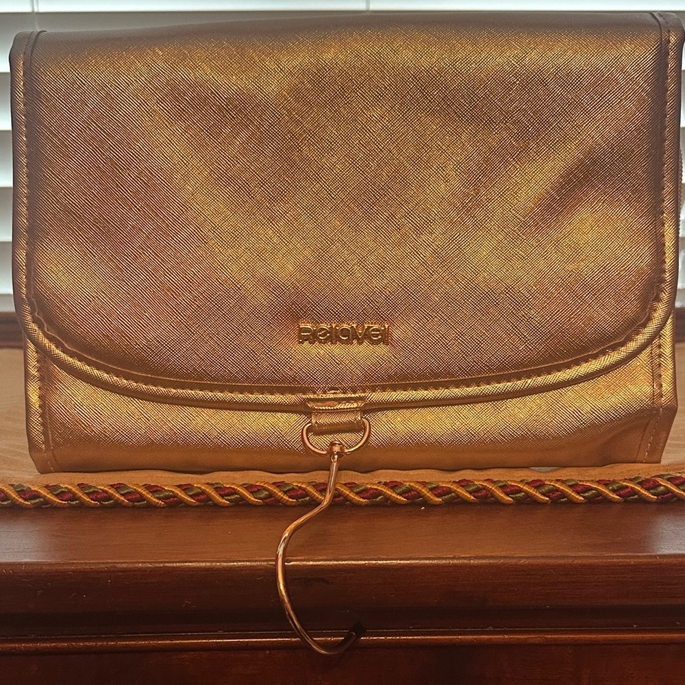 Relabel Metallic Gold Clutch